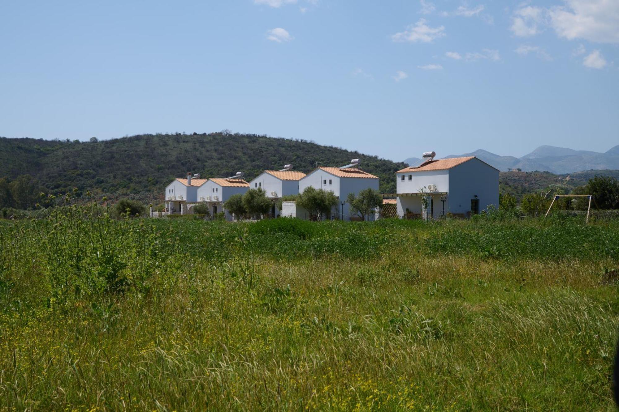 La Familia Luxury Private Maisonettes Near The Sea Gythio Bagian luar foto