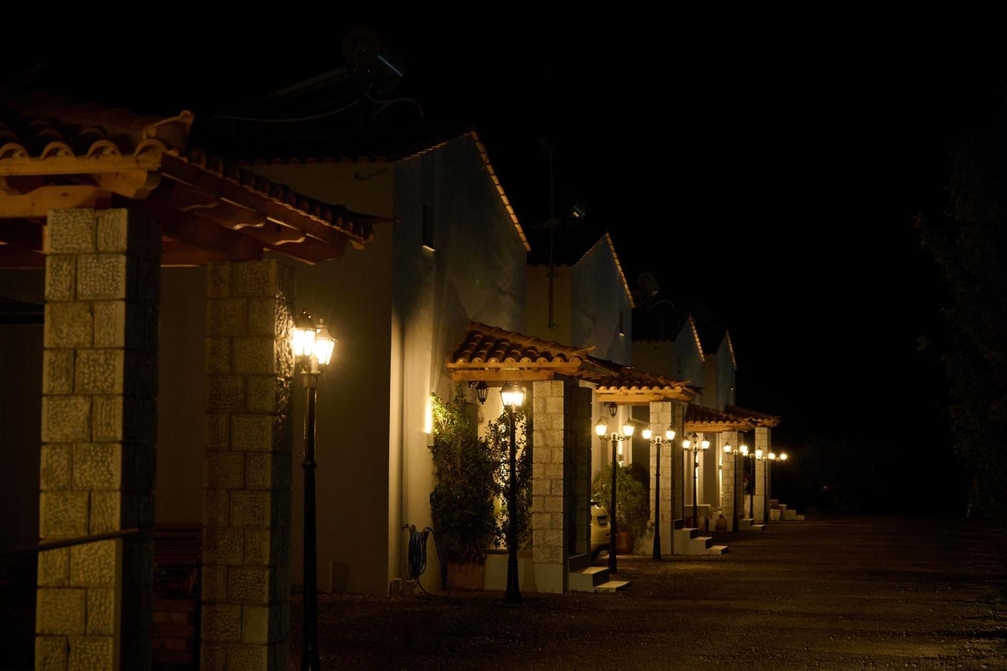 La Familia Luxury Private Maisonettes Near The Sea Gythio Bagian luar foto